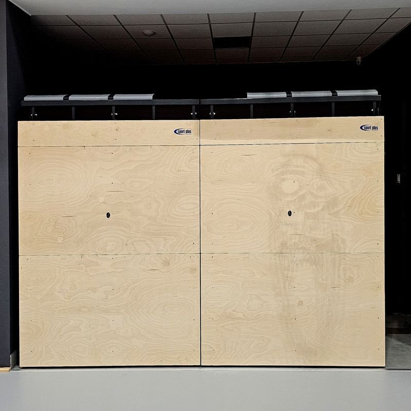 THIN-UP wall-folding grandstand with Verso seating